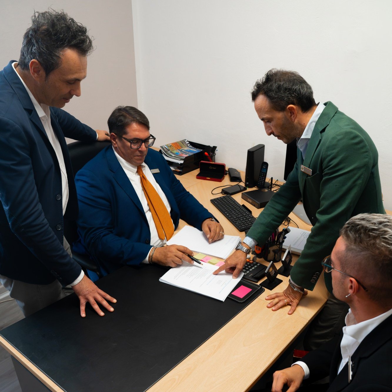 Il team di PSG al lavoro in ufficio
